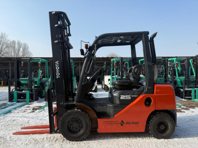 ВИЛОЧНЫЙ ПОГРУЗЧИК TOYOTA 02-8FD25 