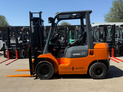 ВИЛОЧНЫЙ ПОГРУЗЧИК  TOYOTA 7FG25