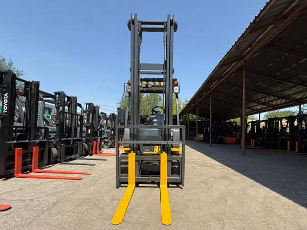 ВИЛОЧНЫЙ ПОГРУЗЧИК  KOMATSU FG18C