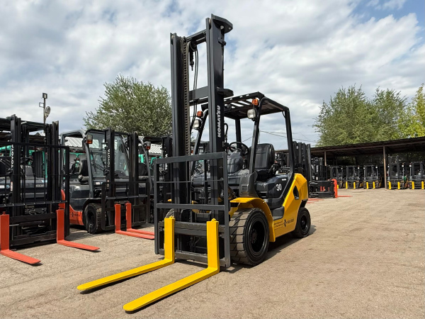 ВИЛОЧНЫЙ ПОГРУЗЧИК  KOMATSU FG30C-17