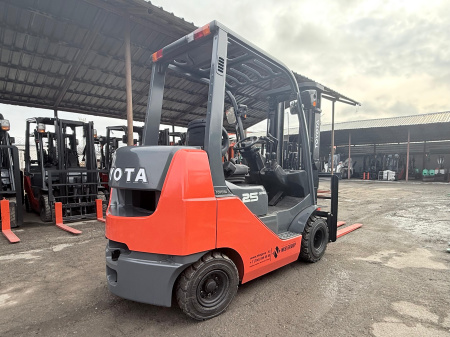 ВИЛОЧНЫЙ ПОГРУЗЧИК TOYOTA 8FDK25