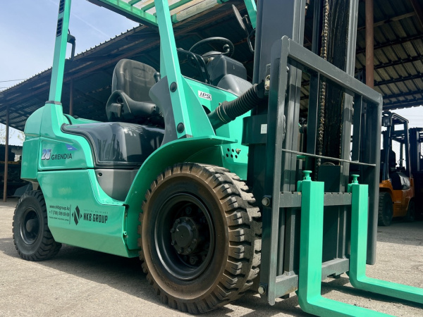 Вилочный погрузчик: MITSUBISHI FGE25D