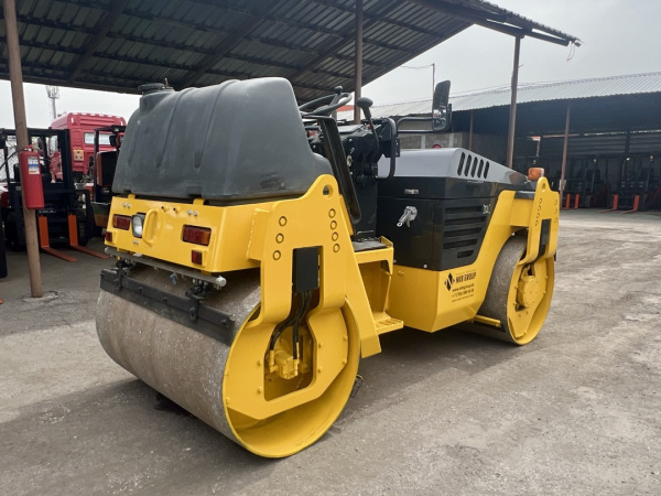 Каток SAKAI SW502