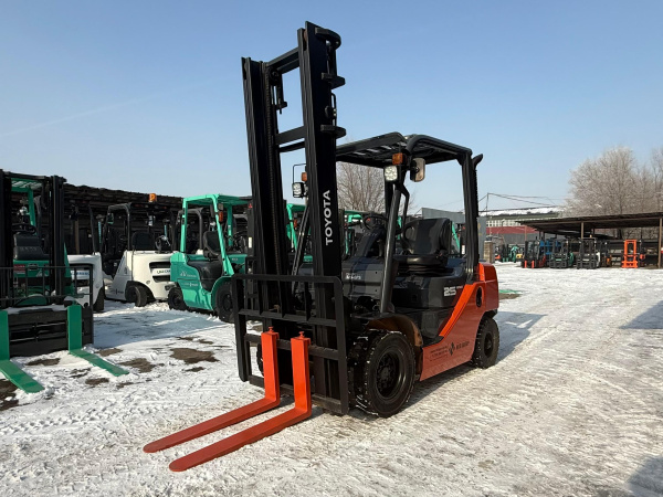 ВИЛОЧНЫЙ ПОГРУЗЧИК TOYOTA 02-8FD25 