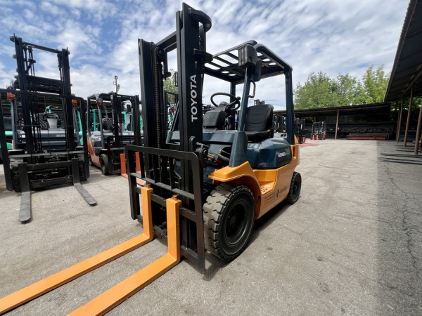 ВИЛОЧНЫЙ ПОГРУЗЧИК TOYOTA 7FGL20