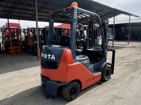 Вилочный погрузчик TOYOTA 02-8FDK20