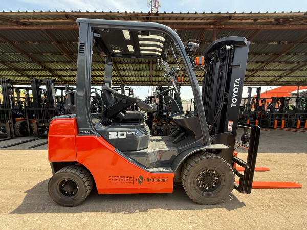 ВИЛОЧНЫЙ ПОГРУЗЧИК TOYOTA 02-8FG20