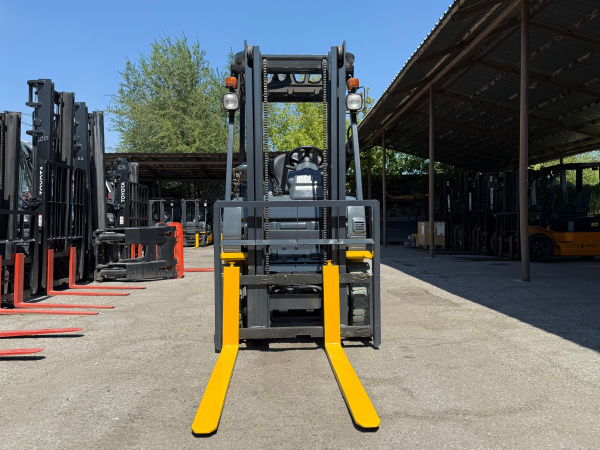 ВИЛОЧНЫЙ ПОГРУЗЧИК  KOMATSU FG10T 