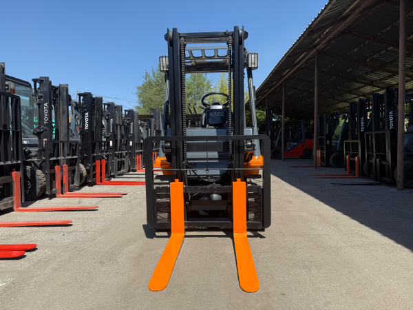 ВИЛОЧНЫЙ ПОГРУЗЧИК  TOYOTA 7FG25