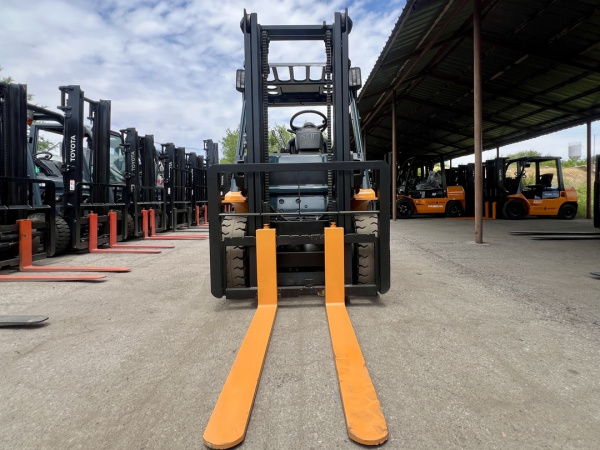 ВИЛОЧНЫЙ ПОГРУЗЧИК TOYOTA 7FGL20