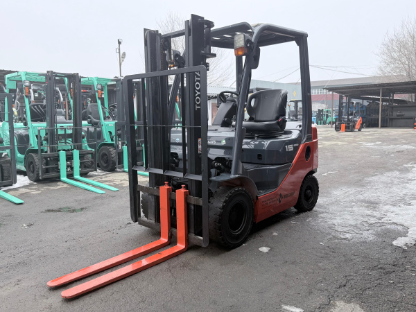 ВИЛОЧНЫЙ ПОГРУЗЧИК TOYOTA 02-8FG15