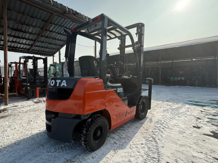 ВИЛОЧНЫЙ ПОГРУЗЧИК TOYOTA 02-8FD25 
