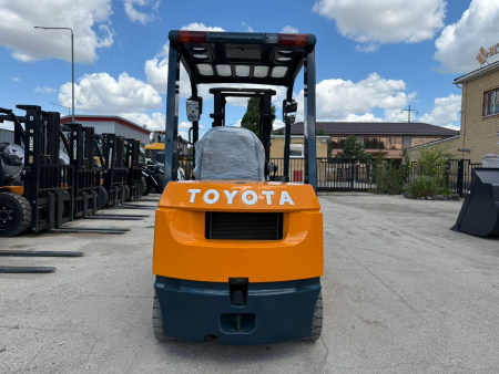 ВИЛОЧНЫЙ ПОГРУЗЧИК TOYOTA 7FGL15