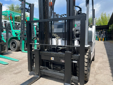 Вилочный погрузчик UNICARRIERS FGE15T15