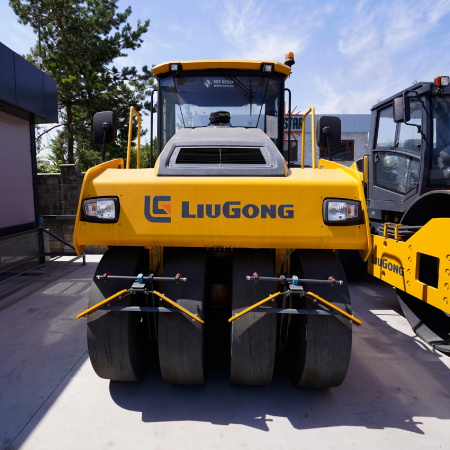 Пневмошинный каток LiuGong CLG 6516E