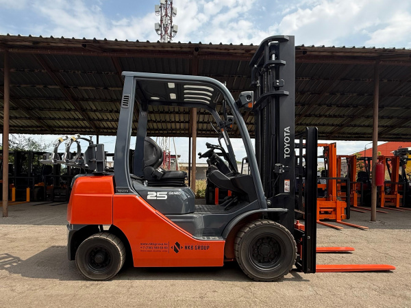 ВИЛОЧНЫЙ ПОГРУЗЧИК TOYOTA 8FG25