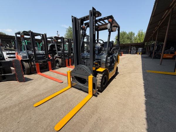  ВИЛОЧНЫЙ ПОГРУЗЧИК KOMATSU FG18T