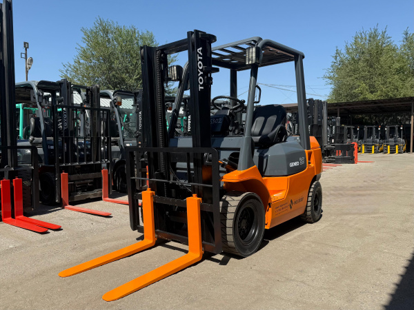 ВИЛОЧНЫЙ ПОГРУЗЧИК  TOYOTA 7FG25