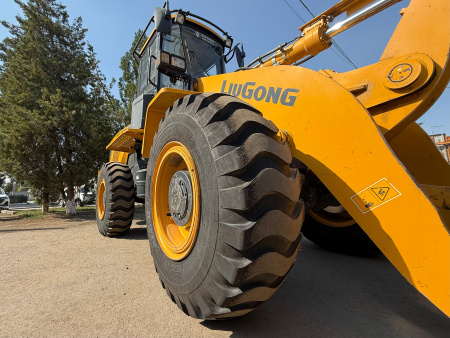 Фронтальный погрузчик LiuGong CLG 835H