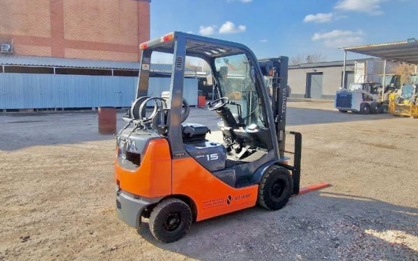 Вилочный погрузчик TOYOTA 02-8FG1