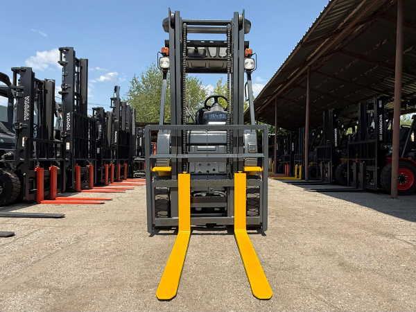 ВИЛОЧНЫЙ ПОГРУЗЧИК KOMATSU FD15C