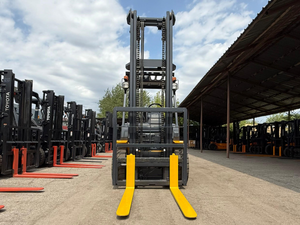 ВИЛОЧНЫЙ ПОГРУЗЧИК  KOMATSU FG30C-17