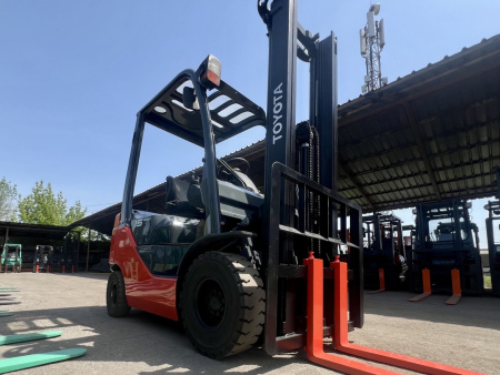 ВИЛОЧНЫЙ ПОГРУЗЧИК TOYOTA 8FG15