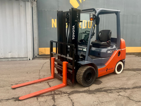 ВИЛОЧНЫЙ ПОГРУЗЧИК TOYOTA 02-8FGK30