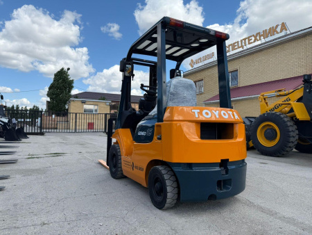 ВИЛОЧНЫЙ ПОГРУЗЧИК TOYOTA 7FGL15