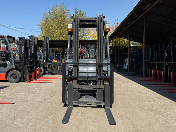 Вилочный погрузчик TOYOTA 8FG15