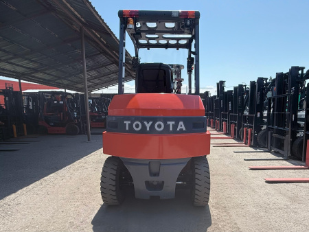 Вилочный погрузчик TOYOTA 8FB30