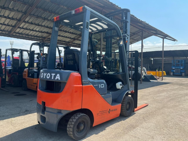 Вилочный погрузчик TOYOTA 02-8FG10