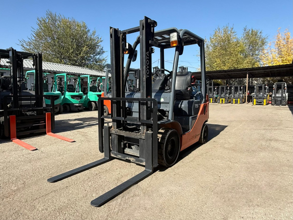 Вилочный погрузчик TOYOTA 8FG15