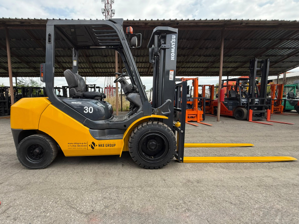 ВИЛОЧНЫЙ ПОГРУЗЧИК KOMATSU FD30T