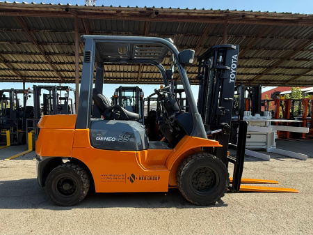 ВИЛОЧНЫЙ ПОГРУЗЧИК TOYOTA 7FGL25