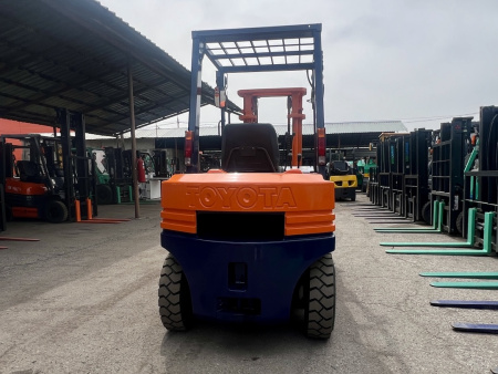 ВИЛОЧНЫЙ ПОГРУЗЧИК TOYOTA  5FG28