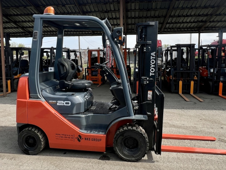 Вилочный погрузчик TOYOTA 02-8FDK20