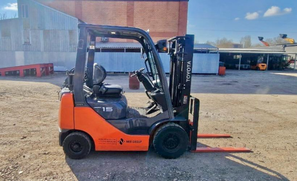 Вилочный погрузчик TOYOTA 02-8FG1