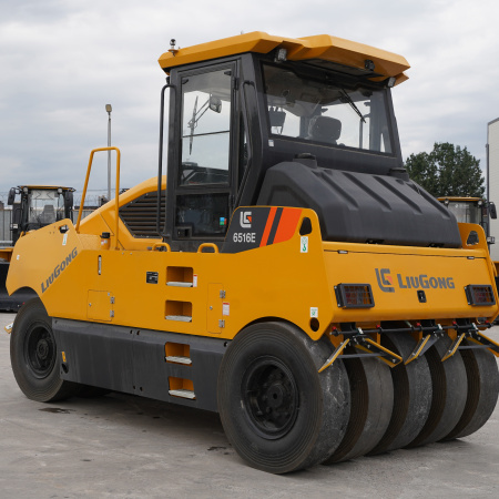 Пневмошинный каток LiuGong CLG 6516E