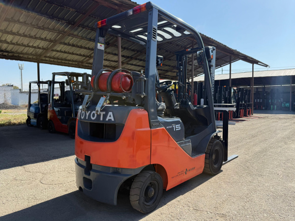 Вилочный погрузчик TOYOTA 8FG15