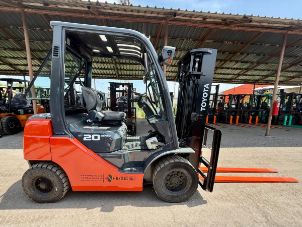 ВИЛОЧНЫЙ ПОГРУЗЧИК TOYOTA 02-8FG20