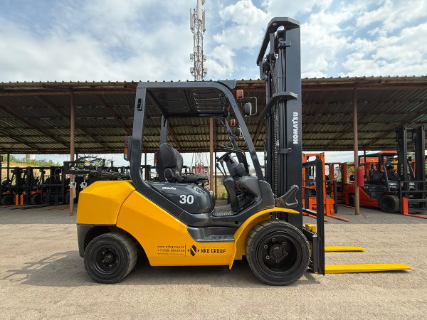 ВИЛОЧНЫЙ ПОГРУЗЧИК  KOMATSU FG30C-17