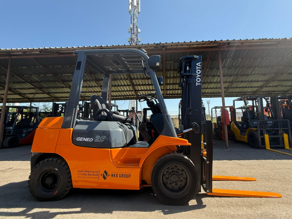 ВИЛОЧНЫЙ ПОГРУЗЧИК  TOYOTA 7FG25