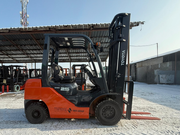 ВИЛОЧНЫЙ ПОГРУЗЧИК TOYOTA 02-8FD25 