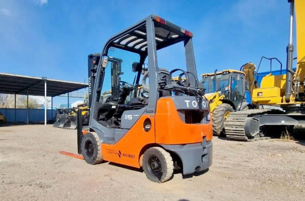 Вилочный погрузчик TOYOTA 02-8FG1